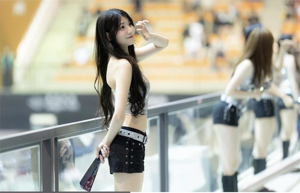 啦啦隊／嘻哈時代「洋基女孩」酷辣登場！朴淡備銀色戰袍露腰、李素敏首跳主場SOLO