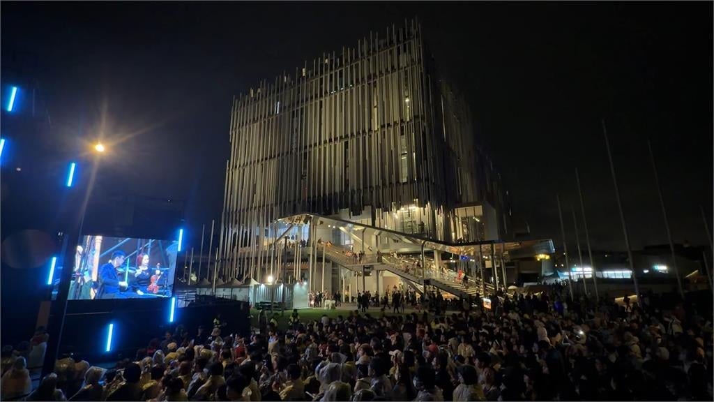 歡慶新北美術館週年 畢書盡.白安獻唱 無人機煙火秀嗨翻天