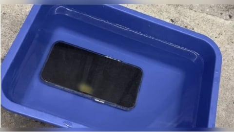 手機冒煙注意！消防粉專曝先做「這件事」：避免爆炸、毒氣洩漏