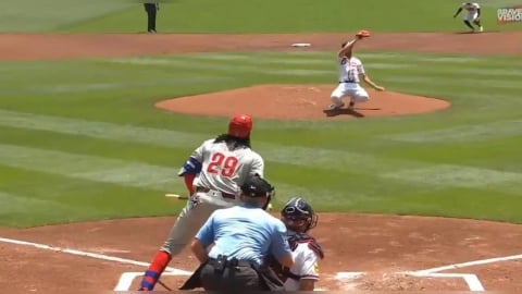 MLB(影) ／150公里平飛球直衝腦門！拍賣哥「神反應」投手丘上演驚魂記