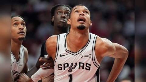 NBA(影) ／「斑馬」復出大殺四方！率馬刺從落後19分大逆轉倒贏21分聽牌