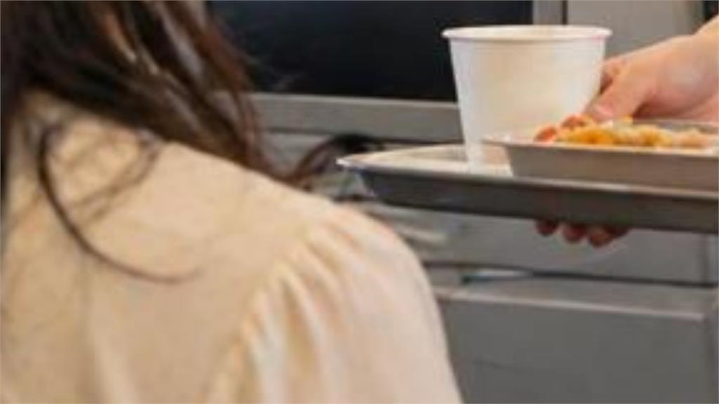 叫空姐不尊重？她喊「改稱空服員」原因曝光...1舉例掀兩派論戰