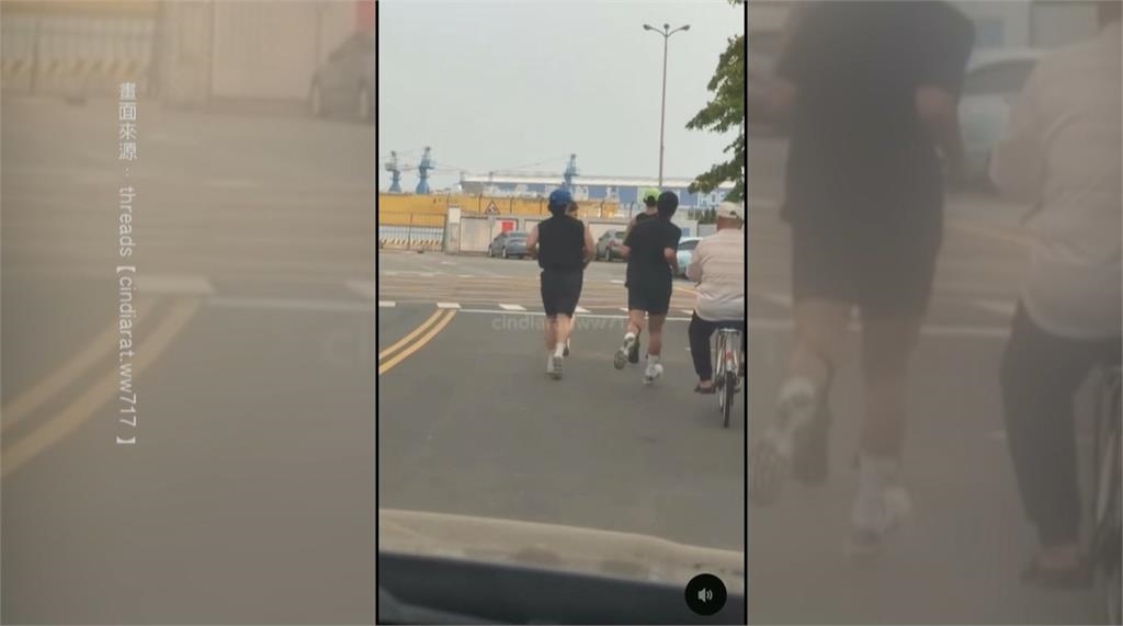 韓星金玟奎同成員晨跑5km 高雄渡船頭打卡拍照