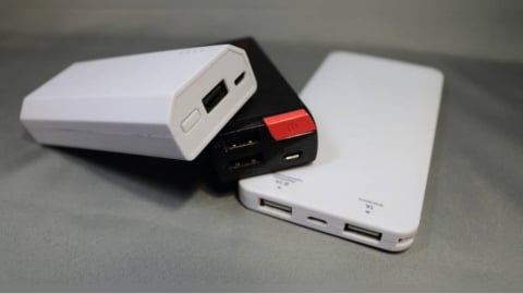 行動電源插電秒爆「插座燒黑」　專家：1款式要注意