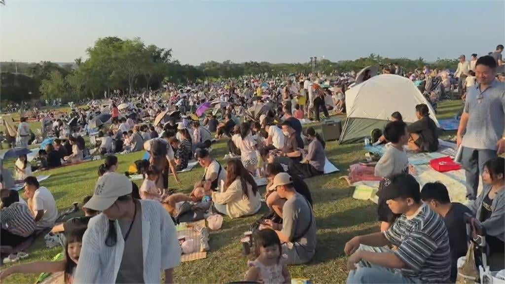 台南西拉雅森活節熱鬧登場　盛大光雕秀　吸上萬人參與