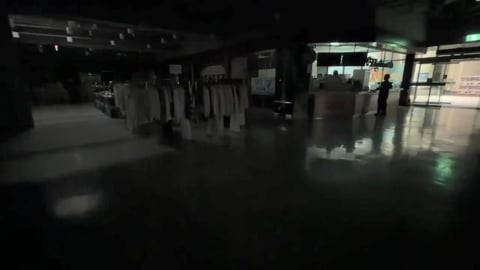 台中又停電！家樂福文心店漆黑一片　民眾摸黑用餐畫面曝