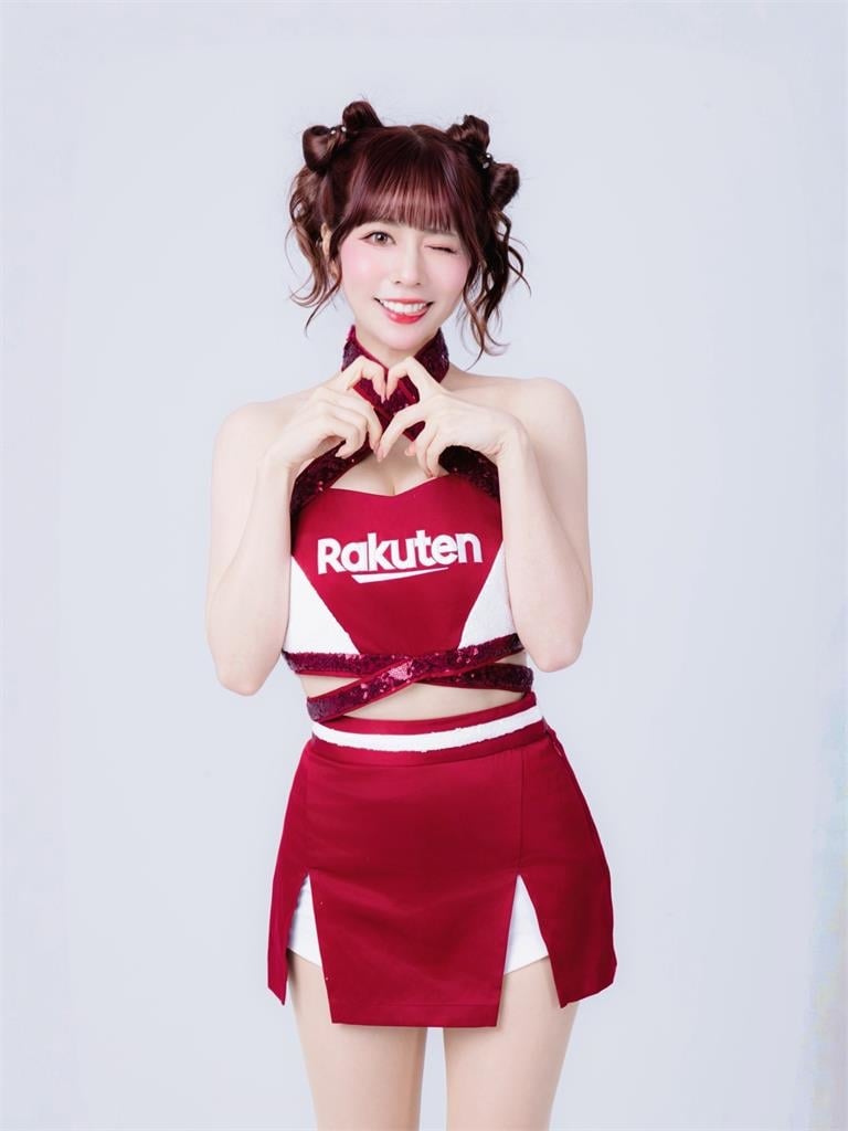 樂天日籍女神大解放…「床邊美照」洩曲線！首登日雜老司機暴動：放大絕