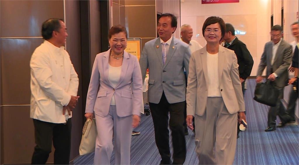 陳素月邀前經長王美花回家鄉開講 點出AI轉型最大關鍵