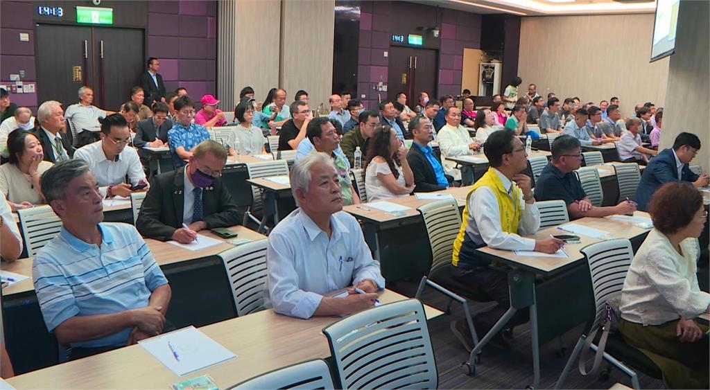 陳素月邀前經長王美花回家鄉開講 點出AI轉型最大關鍵