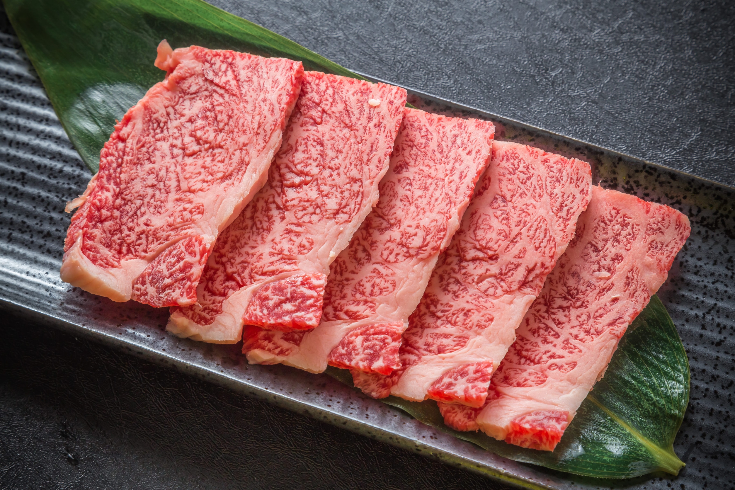 日本和牛那種入口即化、彷彿在舌尖跳華爾滋的曼妙口感，是犒賞自己的高級儀式感。圖/123RF圖庫