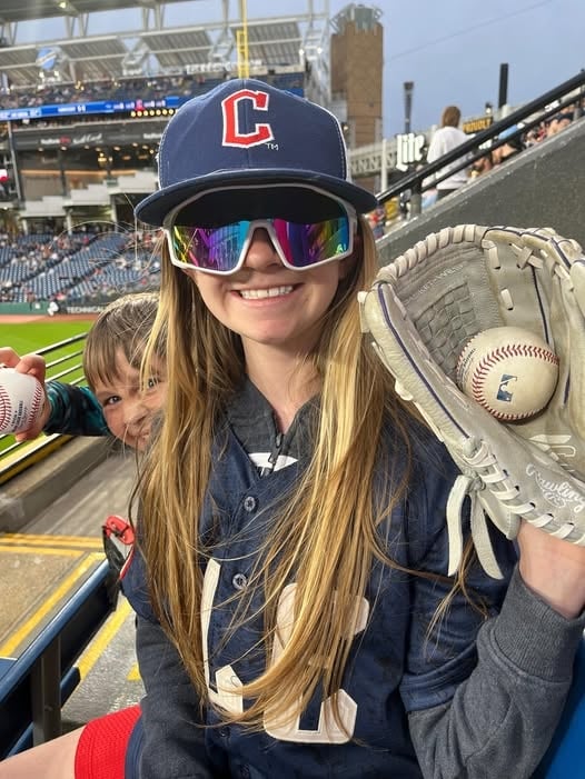 MLB(影)／大人搶小孩的全壘打球不像話！守護者球迷最後被迫還給小女孩