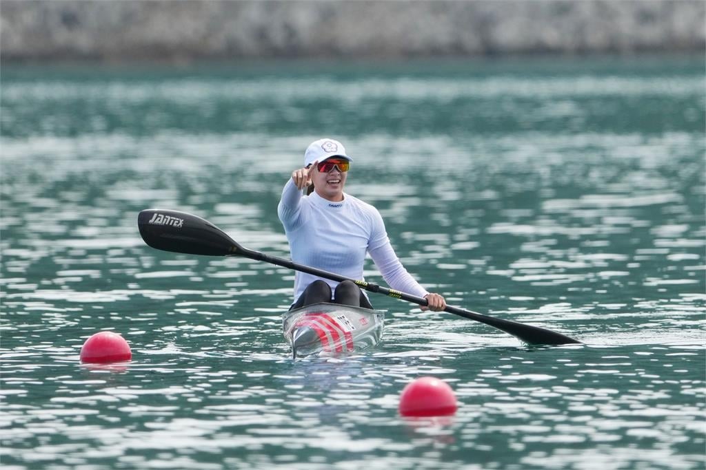 全大運／練多少，回饋多少！北市大菜鳥大一曾俐芩包辦「輕艇一日雙金」