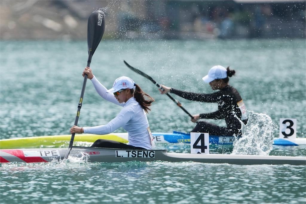 全大運／練多少，回饋多少！北市大菜鳥大一曾俐芩包辦「輕艇一日雙金」
