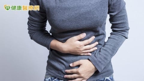 脾臟腫大當胃痛恐釀禍！「左上腹悶痛」逾2週應警惕　醫點名4風險族群