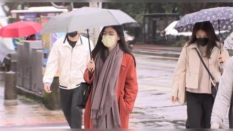 出門帶傘！午後全台防鋒面雷雨「開炸」　入夜天氣轉涼
