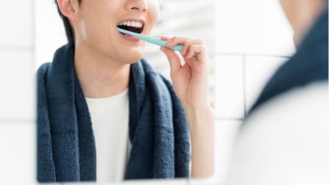 天天刷牙還是牙齦發炎？破解口腔清潔死角，醫師：關鍵在於「水質」與「抑菌力」