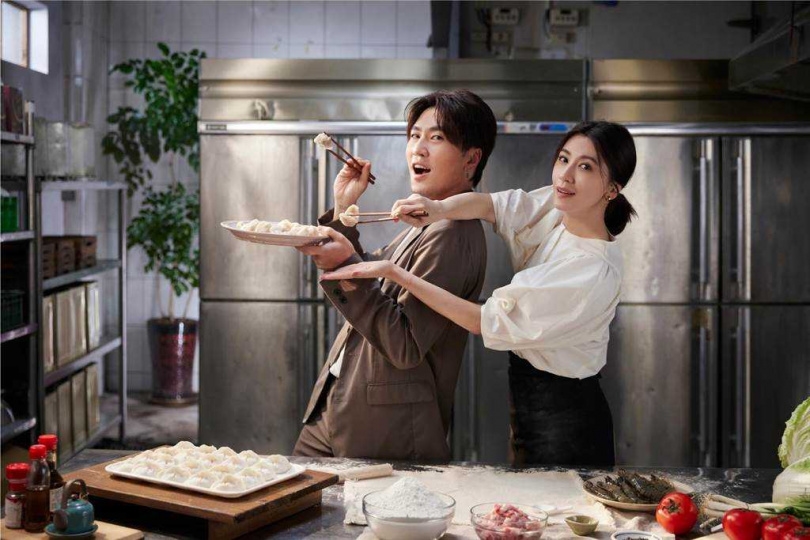 賈靜雯與衛斯理姊弟在2018年聯手投資創立麵食料理品牌。（圖／報系資料照／賈以食日提供）