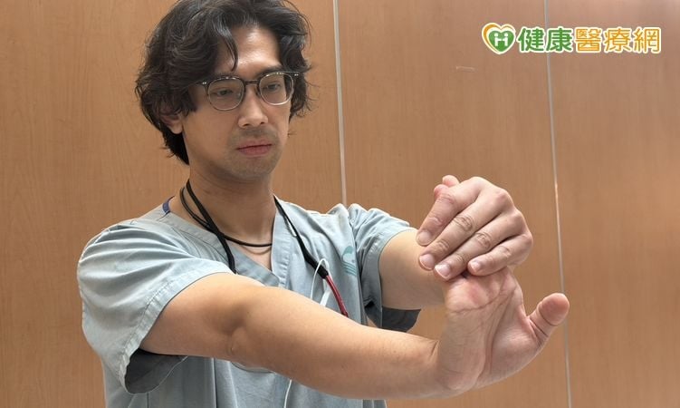 年輕戰鬥陀螺玩家「發射」過度　手腕拉傷囧成「陀螺傷兵」