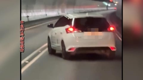 雪隧遇三寶！轎車路中停煞又蛇行　後方車輛險追撞