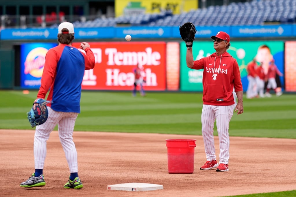 MLB(影)／父子同心齊力斷金！馬丁利代理費城人總教練和總經理兒子寫歷史