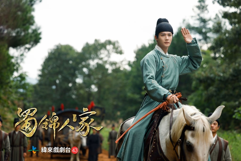 男星拍「騎馬戲」意外掛彩！負傷還爬40層樓梯健身 超敬業動作曝光