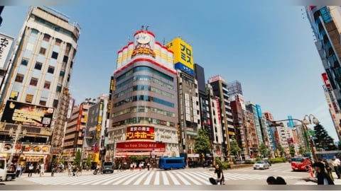 日本唐吉訶德驚見「保養品賣20元」！台灣要價1580元　店員也忍不住狂掃30瓶