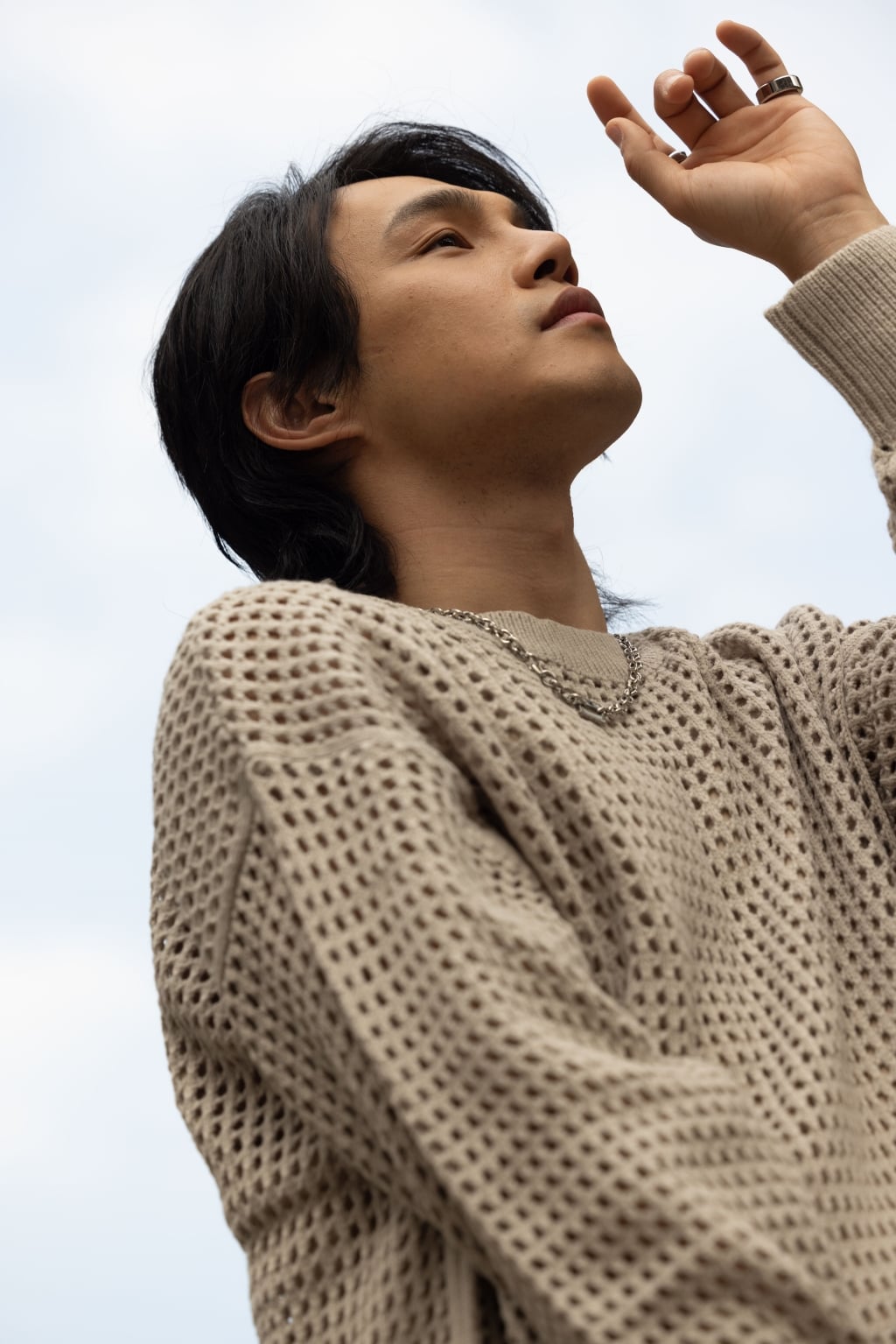 昔扛家計進入AV產業！創作男星「上岸」回歸歌壇 外型大改「一處變長了」