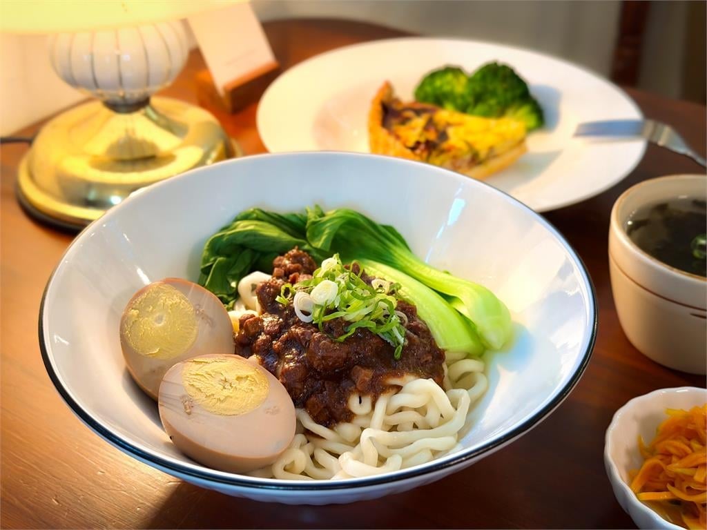 甜點只是配角？走進嘉義旅行新體驗　青年用私房鹹食顛覆茶咖館想像