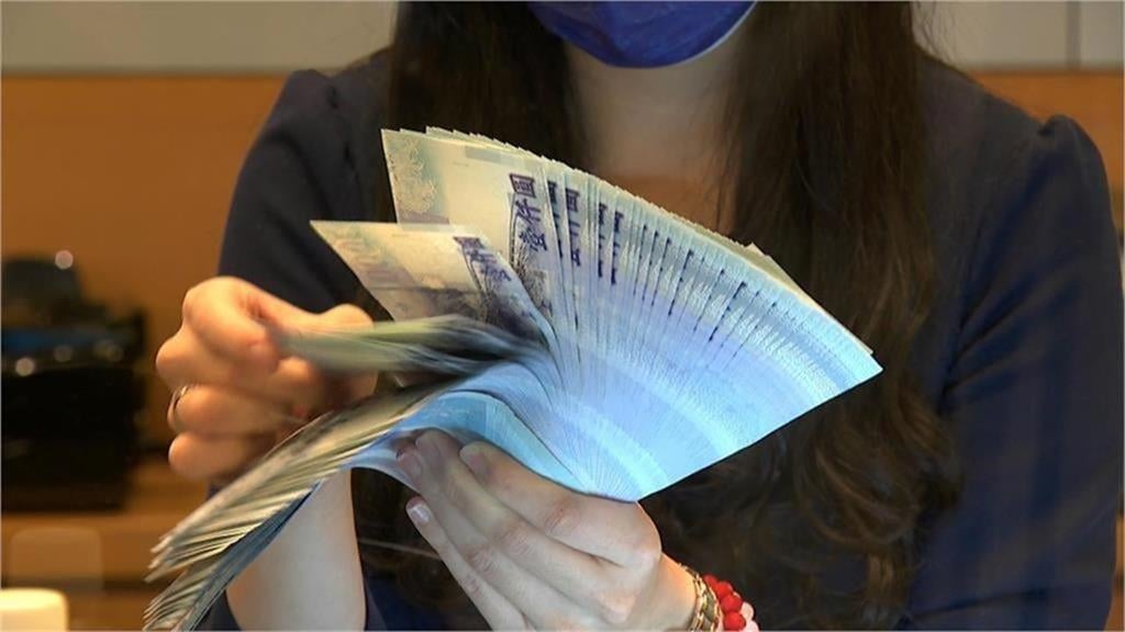 4月最大紅包來了！政府一早「連發7補助」最高領近10萬元快刷存摺