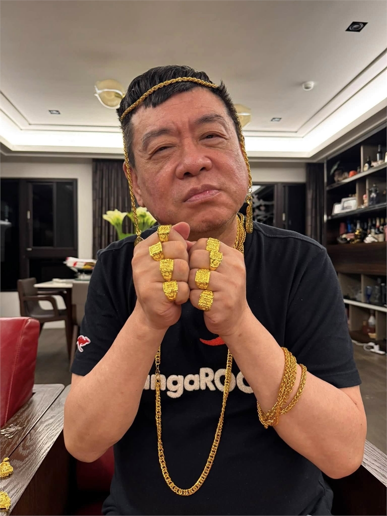 65歲孫德榮爆「腦血栓小中風」急送醫！「嘴歪流口水」包尿布躺床現狀曝光