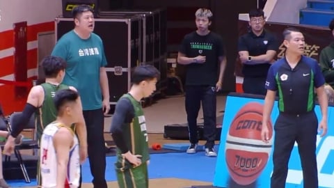 籃球(影)／哈孝遠再譙裁判「X你X的X」中斷比賽！球評「文明看球」籃協回應了