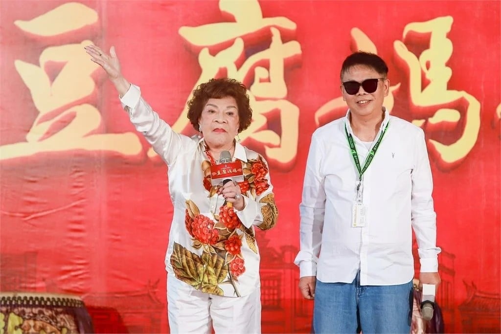 周遊、馮凱聯手打造！本土男星挖26年前「這部戲」轟動全台 掀網回憶殺：最後還雙結局
