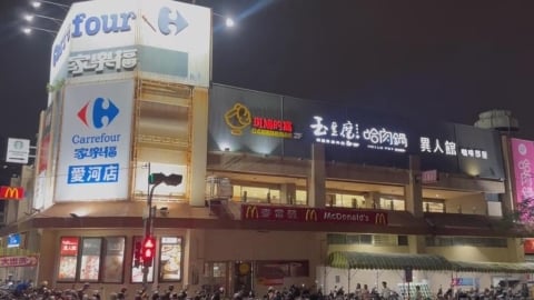 把我的眼淚還來！　家樂福愛河店「不關了」　民眾笑：又被騙