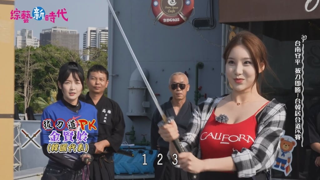 驚險一瞬間！阿翔節目大膽揮刀 楊繡惠遭波及「身體差點被刺」