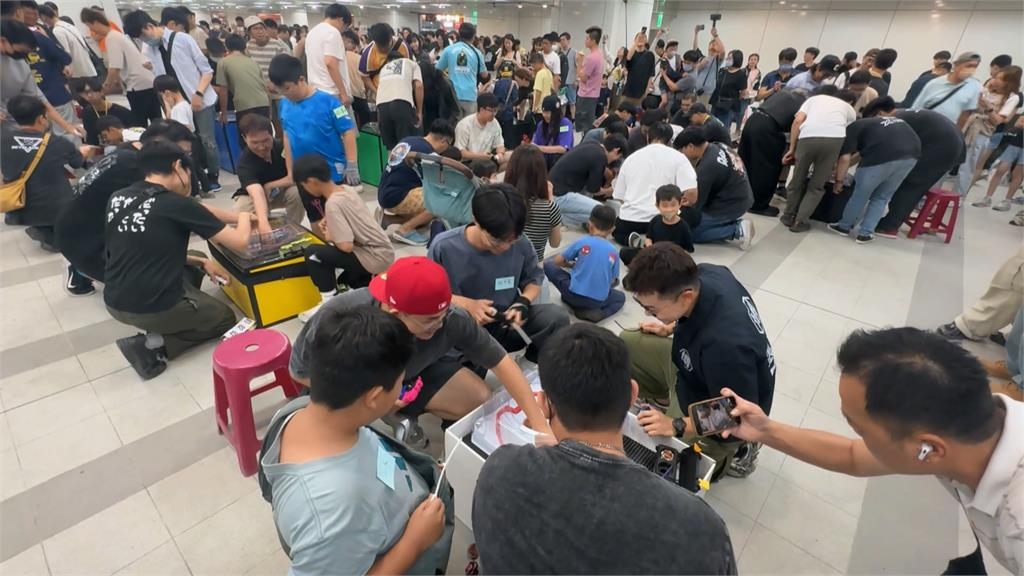 戰鬥陀螺夯!高雄辦地區賽 議員張博洋PK大班妹妹求饒