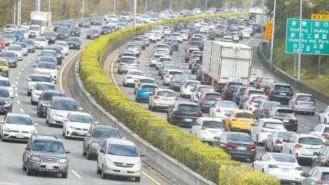 五一連假第2天國道塞爆！18大地雷路段曝光「最佳出發時間出爐」