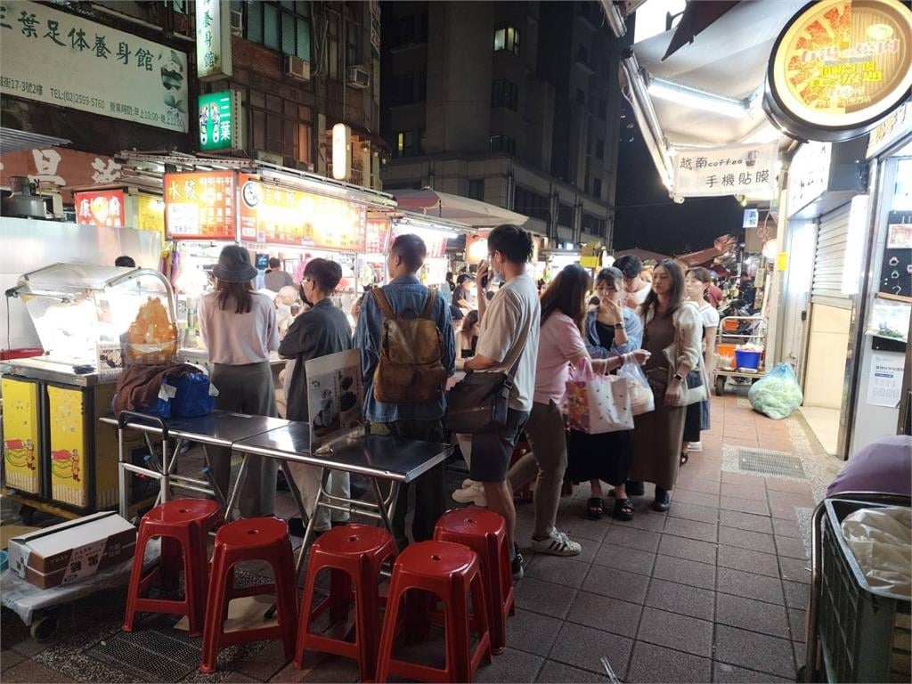 日本觀光客塞爆「台北1商圈」！在地人曝關鍵原因：都是為了「這攤」