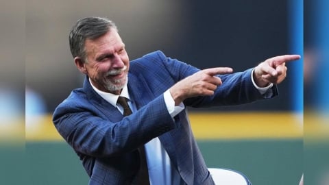 MLB(影)／這次輪到他了！「巨怪」51號球衣退休！和「朗神」並列水手主場