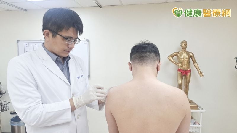 手車禍半年後肩痛如「被封印」！中醫「小針刀」助重拾靈活身