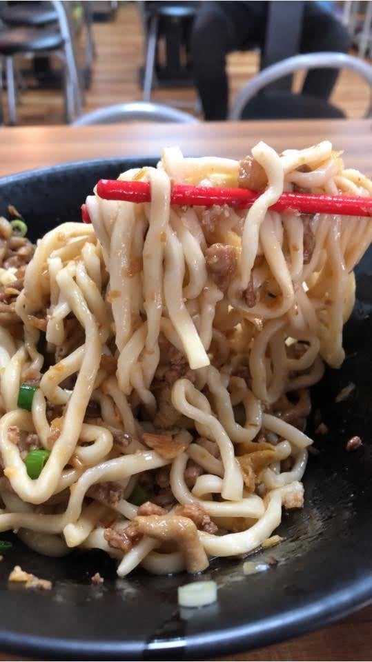 美遊客朝聖「死神級麻辣麵店」留2星負評！業者下戰帖：一定讓你送醫院