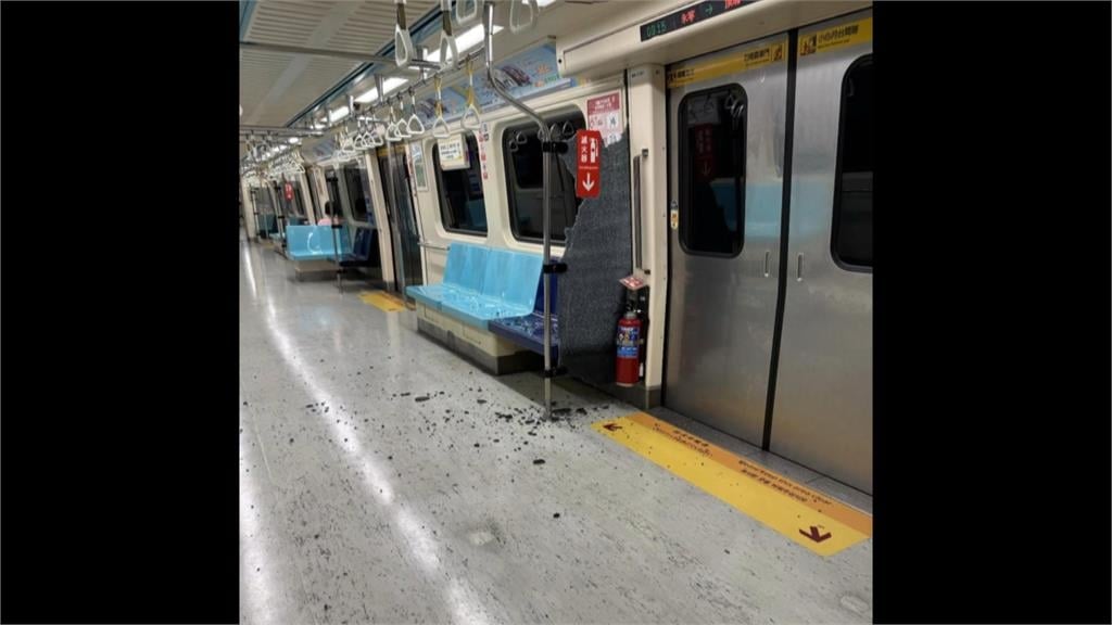 北捷車廂「屏風」突碎裂噴濺　疑溫差或長期使用受力不均所致