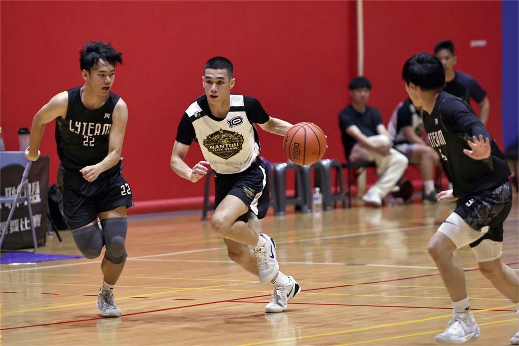 籃球／U19兩校組成南投聯軍默契佳！冠軍賽莊德川獨砍31分帶隊封王