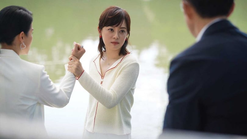 孫儷在劇中拉著小三在老公面前跳河。（圖／中天娛樂台提供 ）