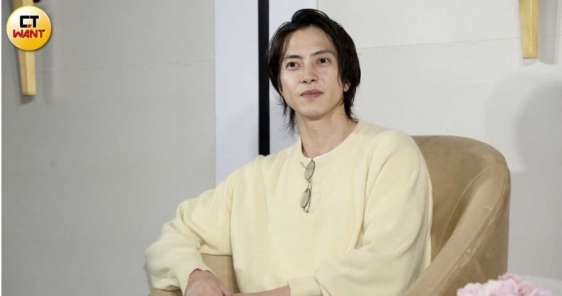 山下智久對臭豆腐不感冒，被推薦嘗試香菜豬血糕。（圖／侯世駿攝）