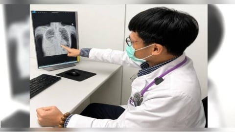 女連假出國返台後發燒　檢查驚見「肺雙側感染」！醫：咳超過1週當心