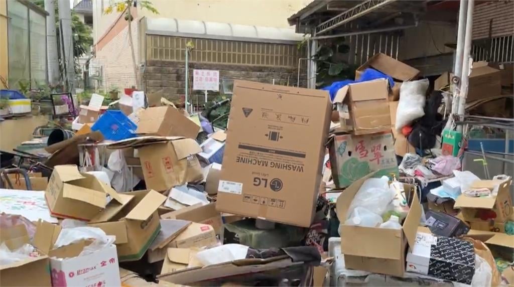 彰化和美惡鄰垃圾堆成山　環保局已多次開罰　屋主仍未改善