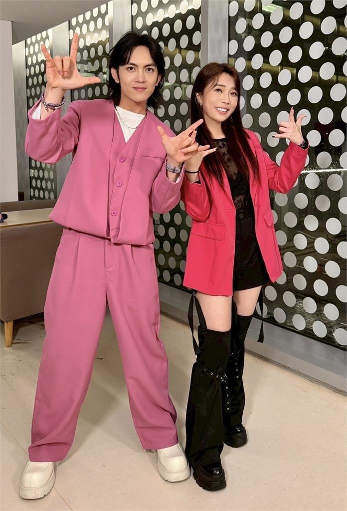 《娛樂超skr》蔡家蓁提到媽媽「雙肩背雙冰桶」！辛苦在工地爬20樓叫賣飲料紅眼眶