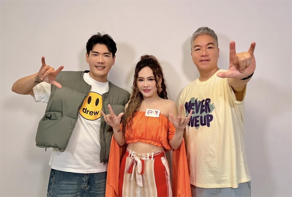 《娛樂超skr》蔡家蓁提到媽媽「雙肩背雙冰桶」！辛苦在工地爬20樓叫賣飲料紅眼眶
