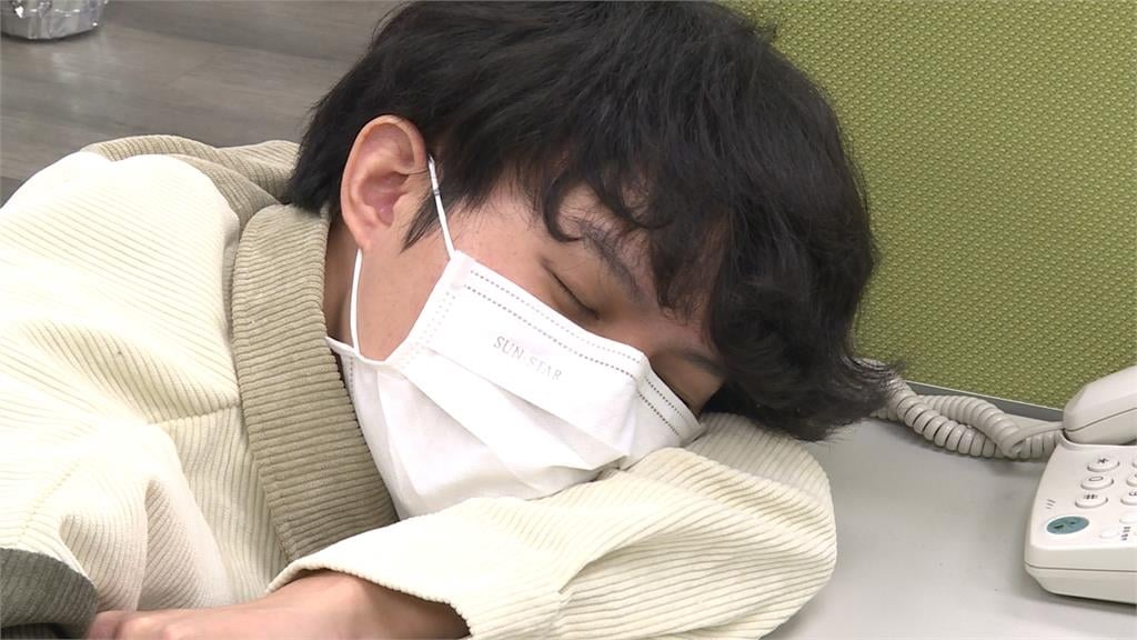 白天累爆晚上卻睡不著？醫揭「1低成本解方」2周輕鬆告別失眠！