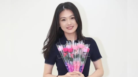 當媽後壓力爆增！蜜雪育2子「顧到哭」 跨海視訊母親求教學